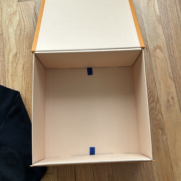 Louis Vuitton ready to wear navy men’s sweater with leather patches NWT L - Picture 5 of 10